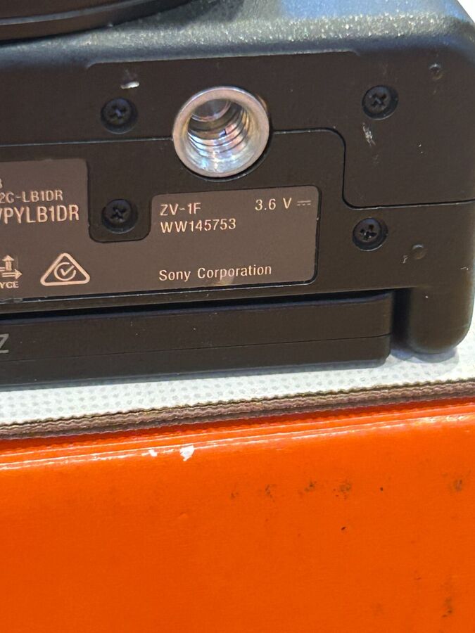 Sony ZV-1F Digital Vlog Camera Wide Angle Swivel-Screen w Memory Card