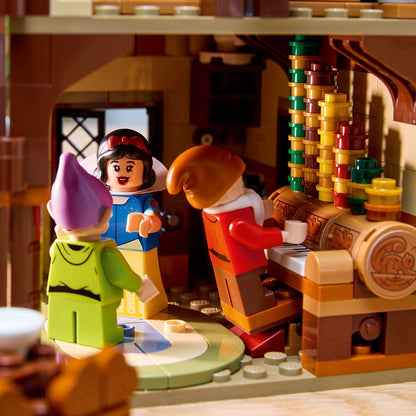 43242 Snow White and the Seven Dwarfs' Cottage