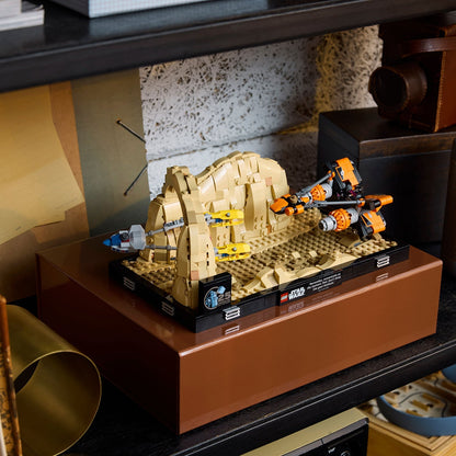 LEGO® Star Wars™ Mos Espa Podrace™ Diorama