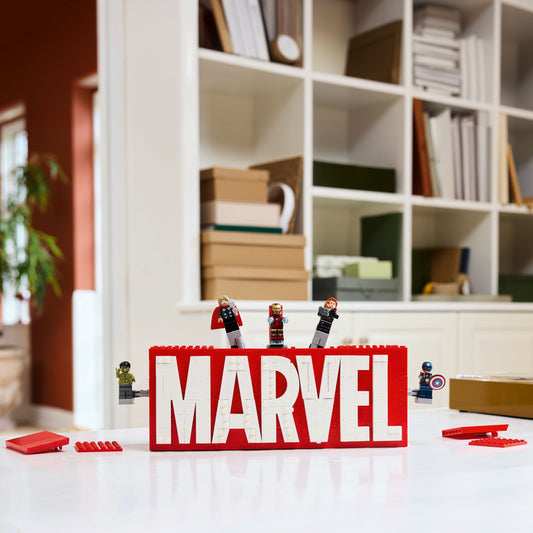76313 MARVEL Logo & Minifigures