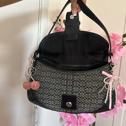 Coach Signature Soho Flap Shoulder Bag (Early 2000s) ✨🎀🌷👛🩰🍓