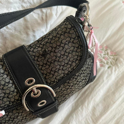 Coach Signature Soho Flap Shoulder Bag (Early 2000s) ✨🎀🌷👛🩰🍓