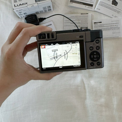 🍇 🎀 Panasonic Lumix DC-ZS70 4K Digital Camera (Silver) 📷