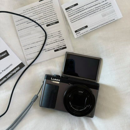 🍇 🎀 Panasonic Lumix DC-ZS70 4K Digital Camera (Silver) 📷