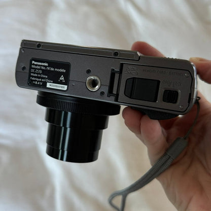 🍇 🎀 Panasonic Lumix DC-ZS70 4K Digital Camera (Silver) 📷