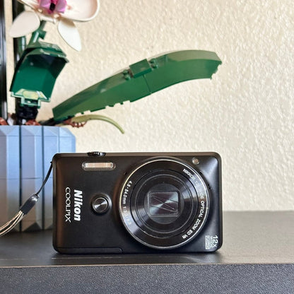 🍇 ₊˚💜 Nikon COOLPIX S6900 16MP Compact Digital Camera (Black) with Flip Screen and Wi-Fi 🍥 🎀📷