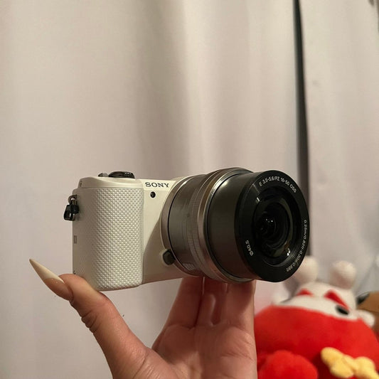 Used 🍇₊˚💜 Sony Alpha a5000 Mirrorless Digital Camera (White) with Kit Lens 🍥🎀📷