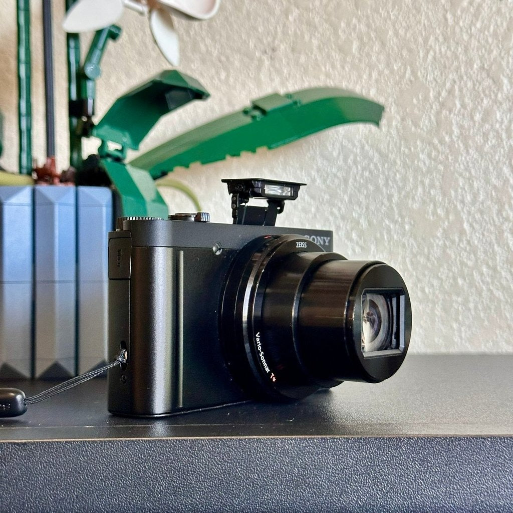 🍇 🎀 Sony Cyber-shot DSC-WX500 Digital Camera (Black) - Compact 18.2MP with 30X Optical Zoom 📷