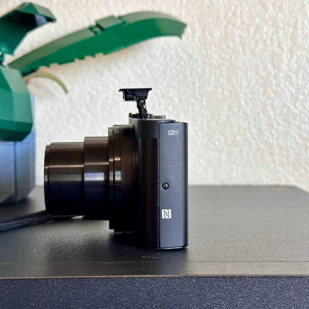 🍇 🎀 Sony Cyber-shot DSC-WX500 Digital Camera (Black) - Compact 18.2MP with 30X Optical Zoom 📷