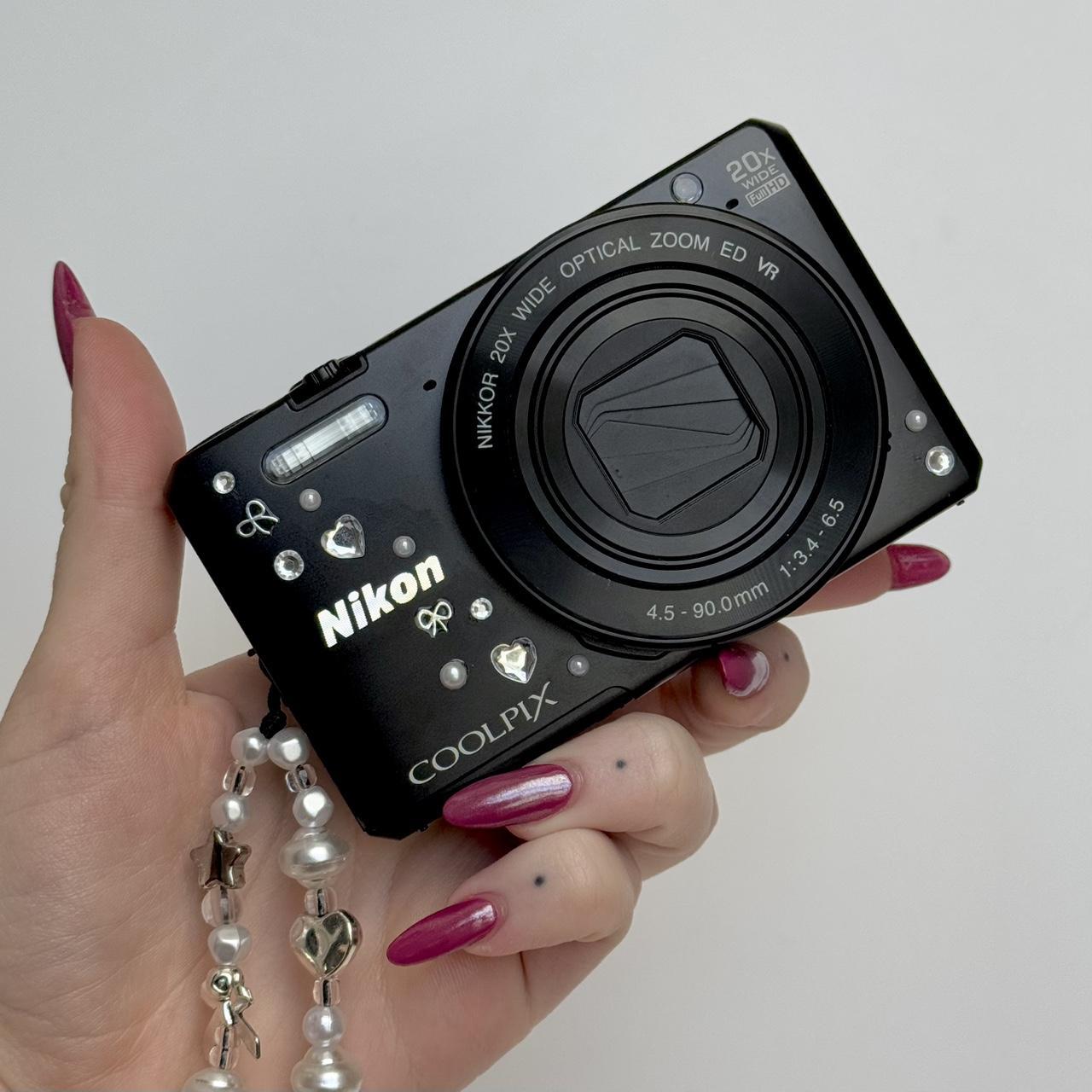 Used Nikon Coolpix S7000 Digital Camera Bundle