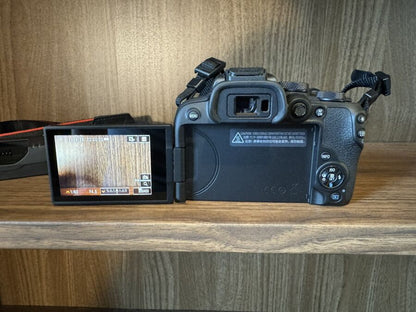 Canon EOS R10 Mirrorless Camera with RF-S 18-45 f/4.5-6.3 IS STM Lens - Black