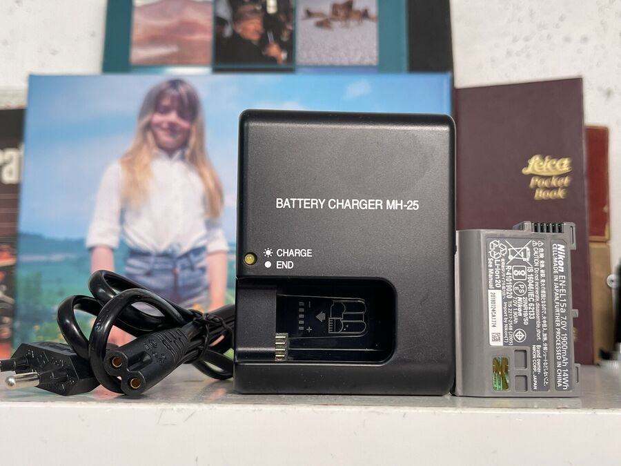 Nikon D7500 D 7500 SLR Film Camera DX SLR Camera 20.9 MP Body Near Mint Condition