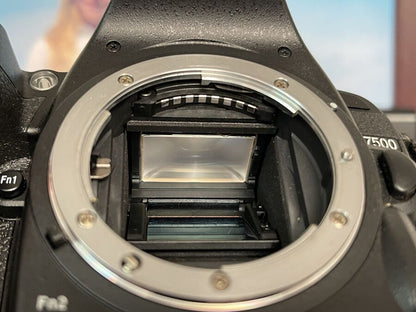 Nikon D7500 D 7500 SLR Film Camera DX SLR Camera 20.9 MP Body Near Mint Condition