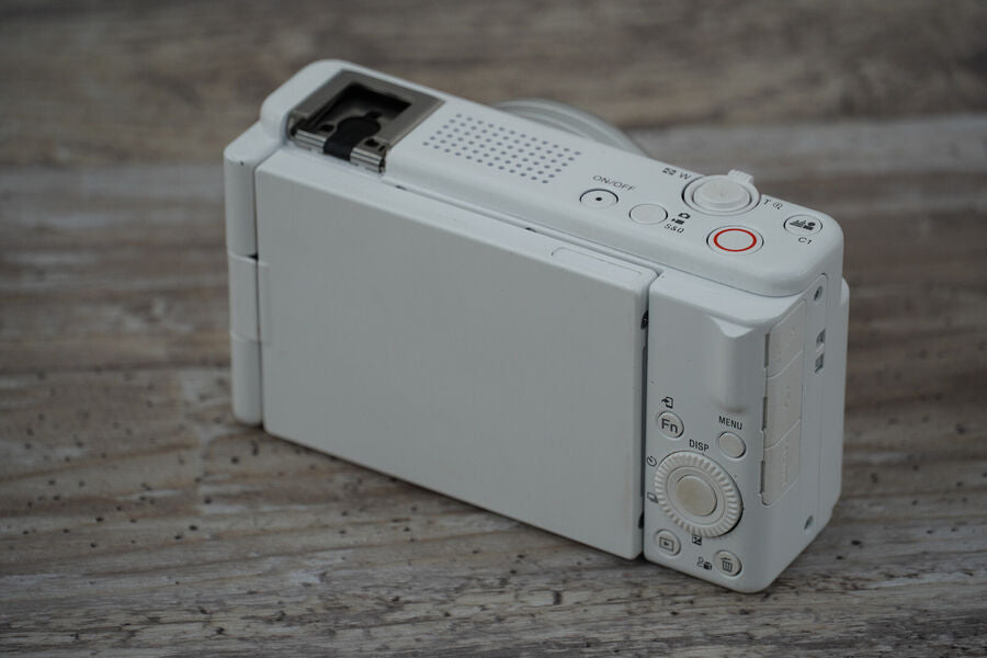 Sony ZV 1F Vlog Camera for Content Creators and Vloggers White UNTESTED NO BATT