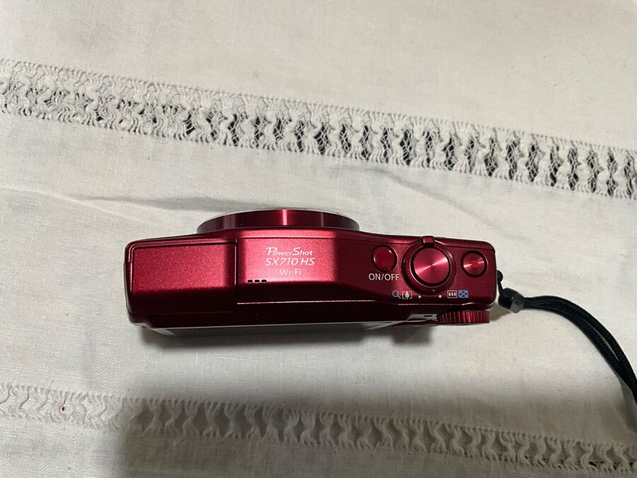 Near Mint Canon PowerShot SX710HS Wi-Fi Camera 20.3MP 30X Optical Zoom Red