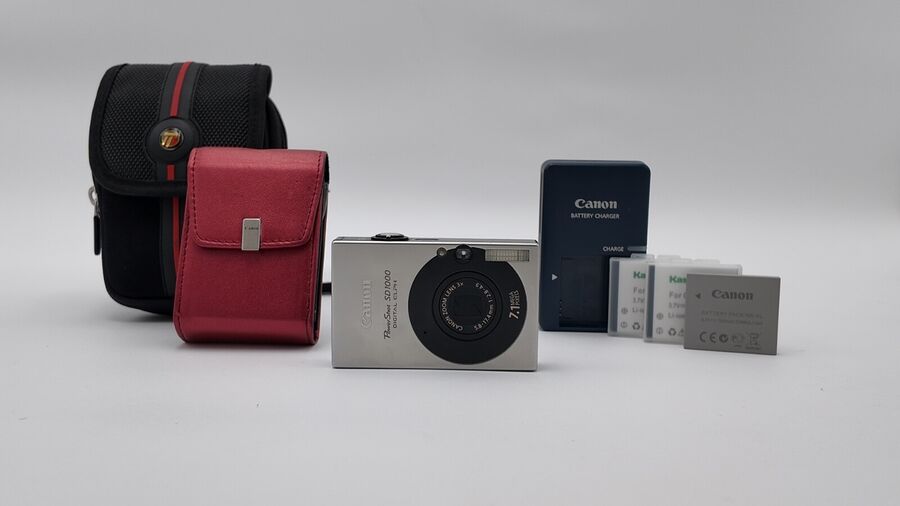 Canon PowerShot Digital ELPH SD1000 / IXUS 70 Digital Camera BUNDLE!