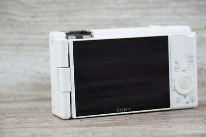 Sony ZV 1F Vlog Camera for Content Creators and Vloggers White UNTESTED NO BATT