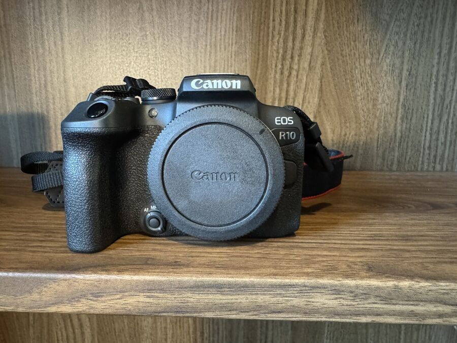 Canon EOS R10 Mirrorless Camera with RF-S 18-45 f/4.5-6.3 IS STM Lens - Black