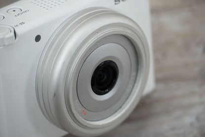 Sony ZV 1F Vlog Camera for Content Creators and Vloggers White UNTESTED NO BATT