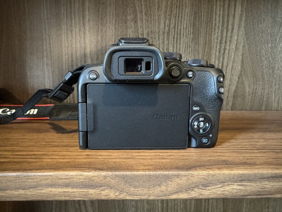 Canon EOS R10 Mirrorless Camera with RF-S 18-45 f/4.5-6.3 IS STM Lens - Black